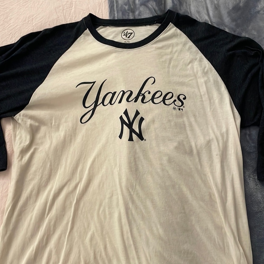 Women’s XL quarter sleeve Yankees T-shirt